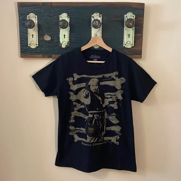 Disney Pirates of the Caribbean Johnny Depp T-Shirt Size Medium - Picture 3 of 9